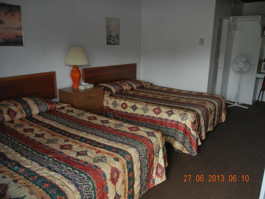 Pleasant View Motel Summerland Room photo