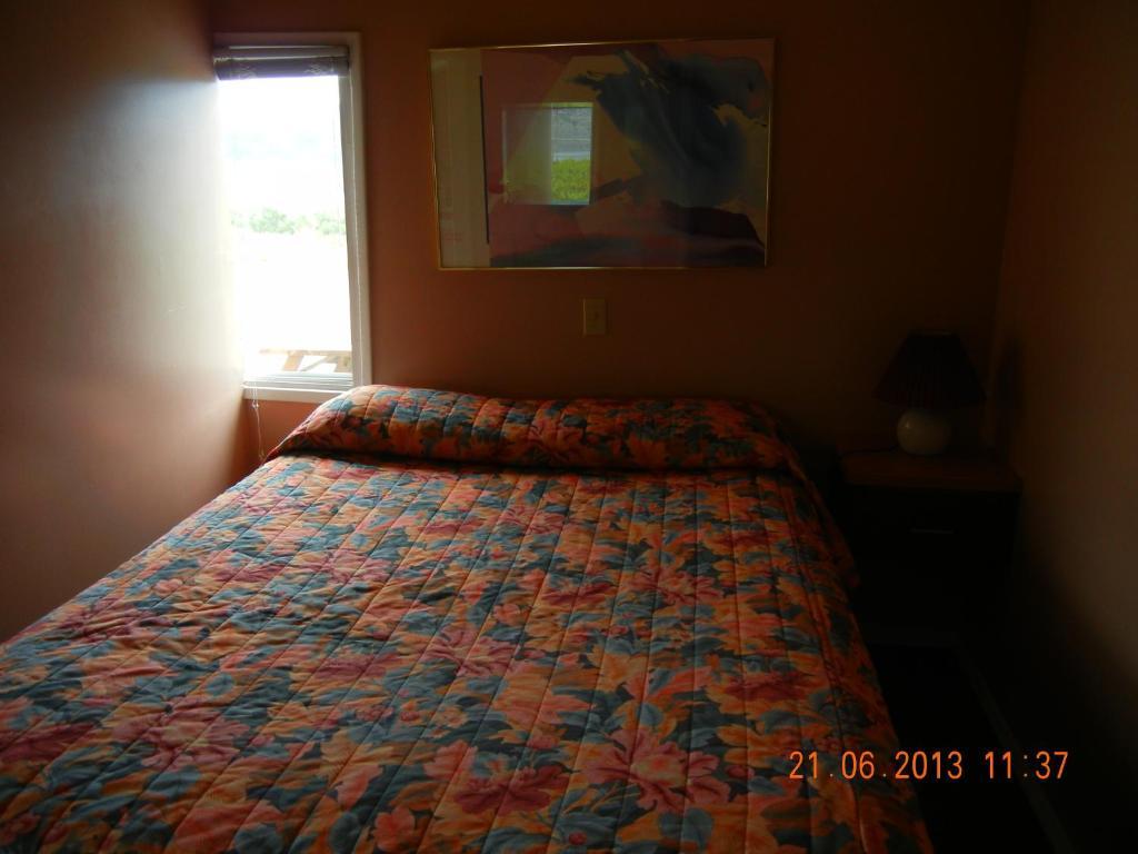Pleasant View Motel Summerland Room photo