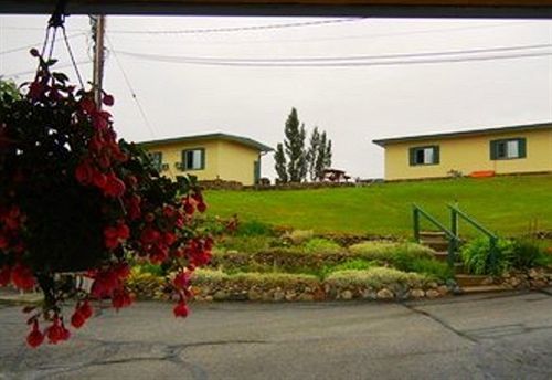 Pleasant View Motel Summerland Exterior photo