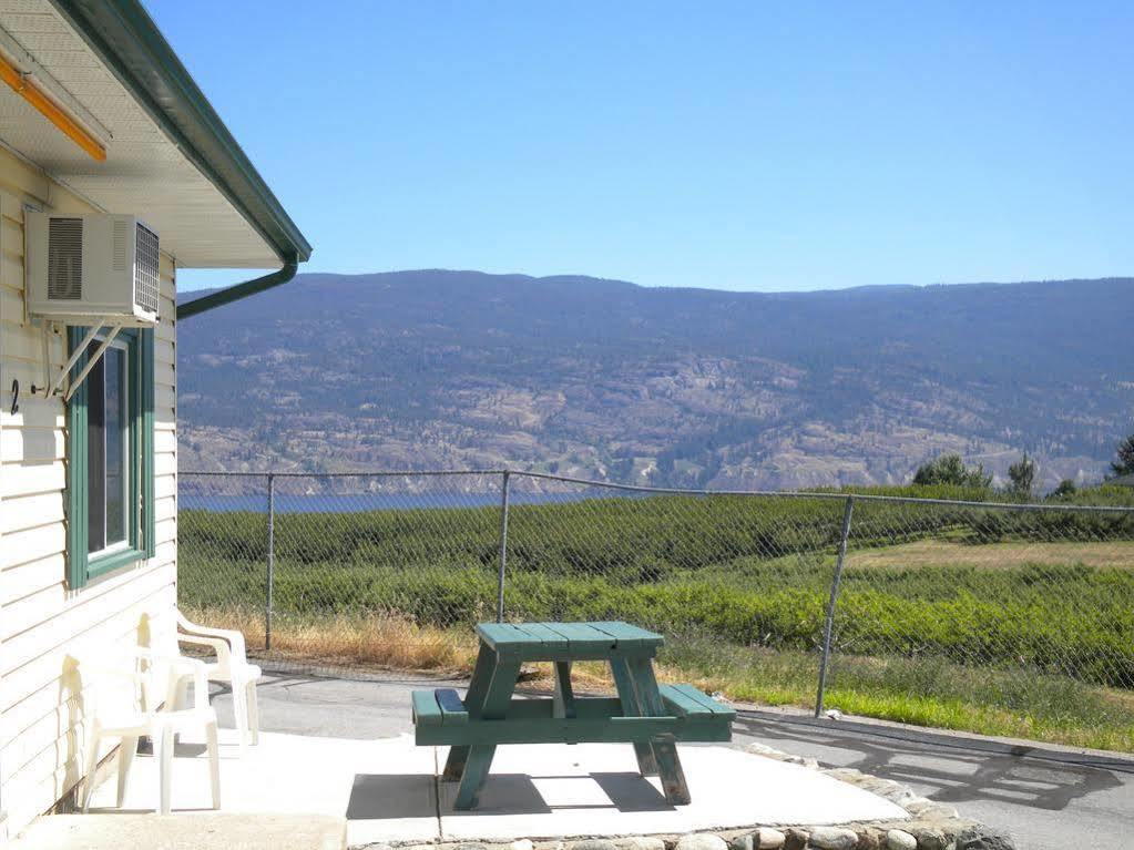 Pleasant View Motel Summerland Exterior photo
